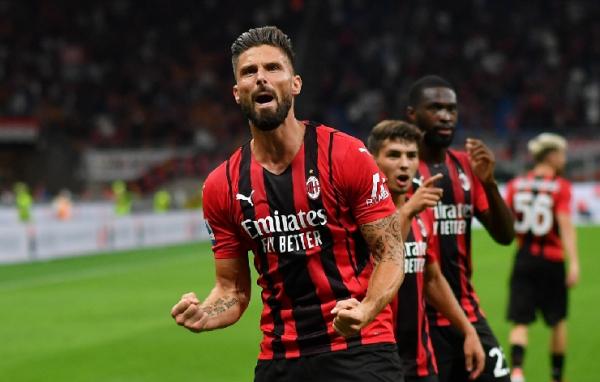 AC Milan vs Cagliari AC Milan menang telak 4-1 atas Cagliari di lanjutan Liga Italia 2021/2022. Olivier Giroud tampil sebagai bintang kemenangan Rossoneri. (foto: REUTERS/Daniele Mascolo)