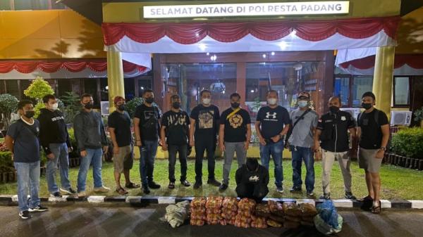 Ganja Padang Satres Narkoba Polresta Padang gagalkan penyelundupan 24 paket besar ganja (Rus Akbar/MNC Portal)
