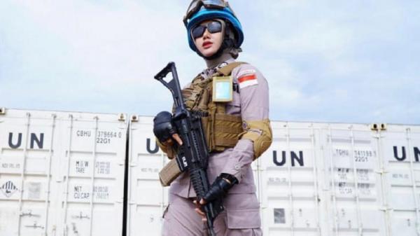 Brigadir Iis Mulyani Polwan pasukan perdamaian pbb Brigadir Iis Mulyani, Polwan Cantik dari Polda Banten yang menjadi Pasukan Perdamaian PBB di Bangui, Afrika Tengah. (Foto: Istimwa)