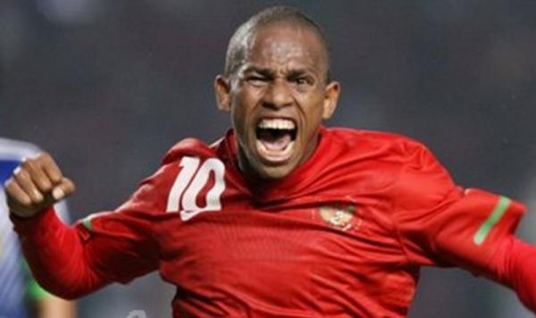 Okto Maniani terkenal sebagai pesepak bola lincah yang pernah mendapat julukan Ryan Giggs Indonesia. Begini kariernya sekarang.( Foto: Okezone)
