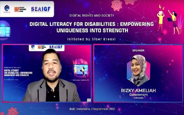 Koordinator Program Literasi Digital Kementerian Kominfo RI sekaligus wakil ketua GNLD Siberkreasi, Rizki Amelia di Sesi Panel Diskusi ‘Digital Literacy for Disabilites.