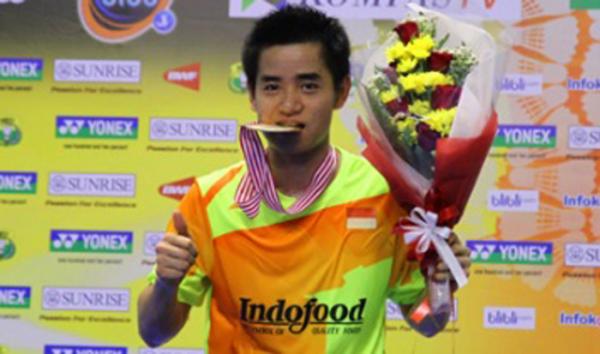 Simon Santoso 1 Simon Santoso salah satu legenda bulu tangkis Indonesia. Kini pria kelahiran Tegal itu menekuni dunia bisnis setelah gantung raket.