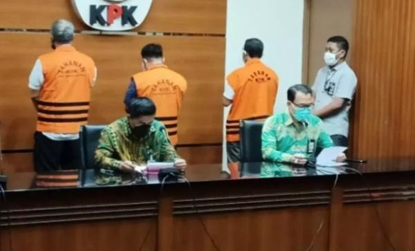 Direktur Penindakan KPK Karyoto menyampaikan penahanan tiga tersangka kasus proyek jalan di Bengkalis (Foto: Ari Dwi Satrio)