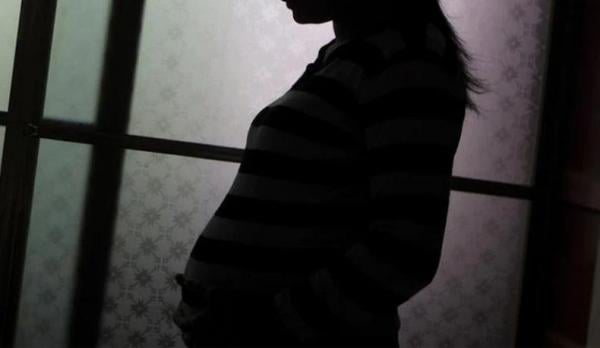 Viral, this Covid-positive pregnant woman was forced to give birth alone in an isolation room