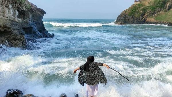 Pantai Menganti Pantai Menganti (Instagram/anting.andt/dolanjateng_id)
