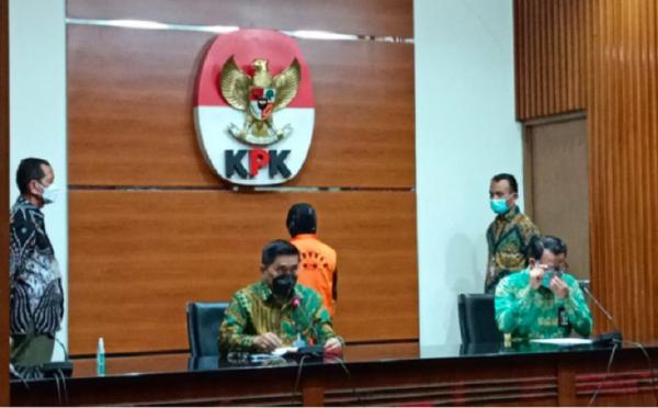 Perum Jasa Tirta Direktur Penindakan KPK Karyoto menyampaikan penahanan tersangka swasta Perum Jasa Tirta (Foto: Ari Dwi Satrio)