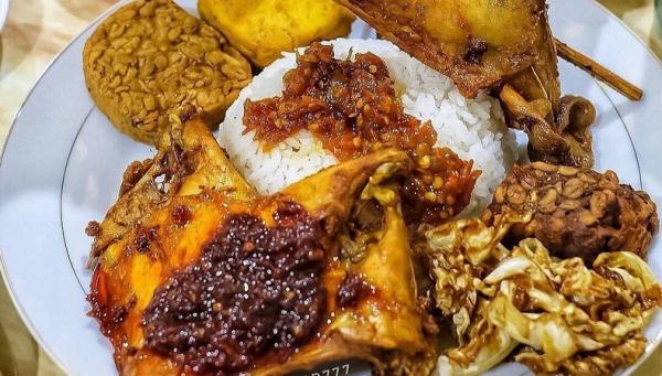 Ayam Bahagi Hj Sunarti (Foto: Instagram/Ayam Bahagia Hj.Sunarti/bemp777)