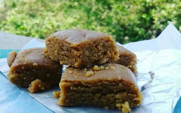 Gulo puan merupakan makanan khas Sumatera Selatan yang terbuat dari susu kerbau. (Foto: Instagra/@gulopuan_palembang)