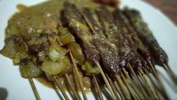 Sate Kalong Sate kalong, salah satu 10 wisata kuliner di Palimanan paling enak dan murah. (Foto: Instagram/sate_kalong)