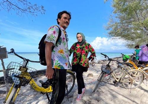 Tedy Syach IG Tedy Syach saat bersama almarhum istrinya, Rina Gunawan.