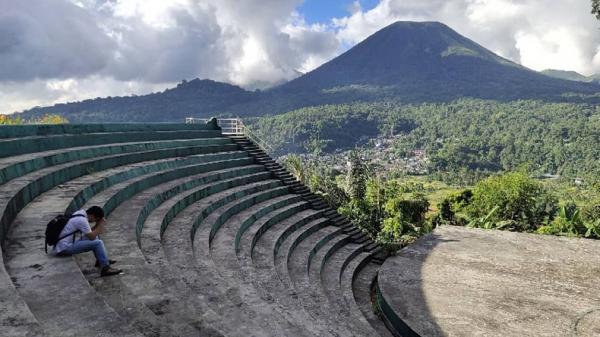 Tempat wisata Tomohon Amphitheater Woloan. (Foto: Instagram/andrejosephsilibala).