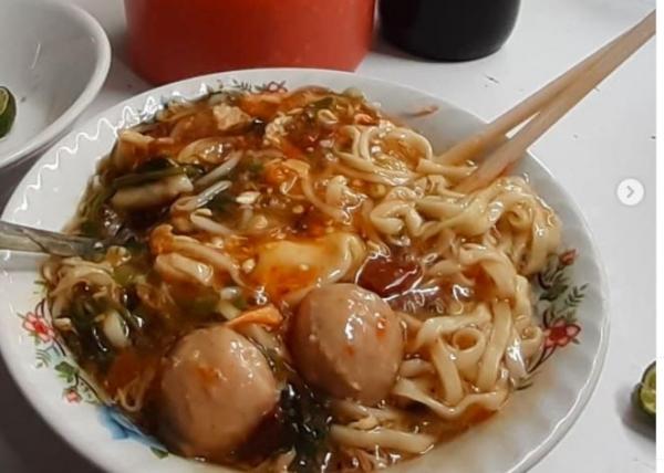 Tempat makan di Pantura paling diminati di Cirebon yakni mi koclok. (Foto: ist)