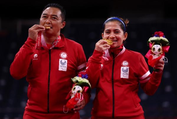 Leani/Hary susanto raih emas Ganda campuran Indonesia, Hary Susanto/Leani Ratri Oktila menjadi atlet yang meraih medali emas terakhir di Paralimpiade Tokyo 2020. Indonesia finis di peringkat 43 (foto: REUTERS)(