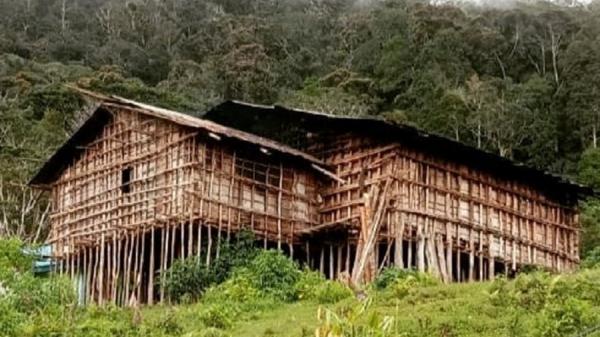 Rumah Adat Papua Barat Rumah Kaki Seribu. (Foto: Instagram).