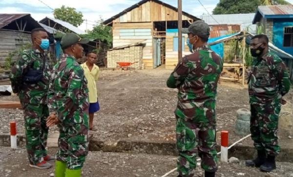 Dandim Masohi2 Dandim 1502/Masohi Letkol Inf SN Wikrama W melakukan pengecekan lokasi TMMD ke-112 di Kabupaten Maluku Tengah, Maluku. (Foto: Ist)
