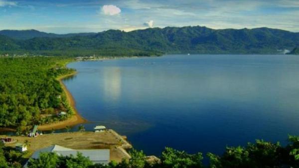 Pantai Ratatotok dijuluki sebagai surga tersembunyi di Minahasa Tenggara. (Foto: Instagram)
