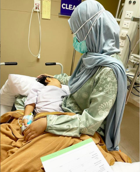 Screen Shot 2021 09 08 At 09 22 36 Chacha Frederica menceritakan pengalaman sedih harus ke rumah sakit dini hari tadi karena sang anak demam. (Foto: Instagram)