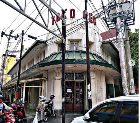 Toko Oen bisa menjadi salah satu tempat makan di Semarang yang sangat favorit dan melegenda. (Foto: Instagram)