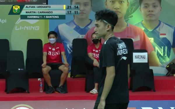 Leo Carnando Ganda putra Indonesia, Leo Carnando bersama Daniel Marthin melawan Fajar Alfian/Rio Ardianto dalam simulasi Piala Sudirman dan Thomas-Uber 2021 di Pelatnas Cipayung, Jakarta, Rabu (8/9/2021). (Foto: Youtube/Badminton Indonesia)