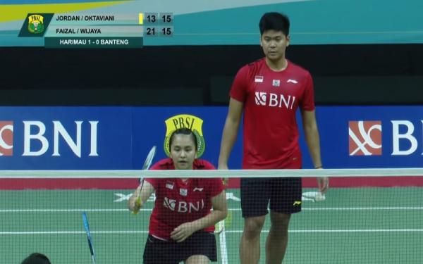 Melati Oktovianti/Praveen Jordan Ganda campuran Indonesia, Melati Oktovianti/Praveen Jordan melawan Hafiz Faizal/Gloria Widjaja dalam simulasi Piala Sudirman-Thomas-Uber 2021 di Pelatnas Cipayung, Jakarta, Rabu (8/9/2021). (Foto: Youtube/Badminton Indonesia)