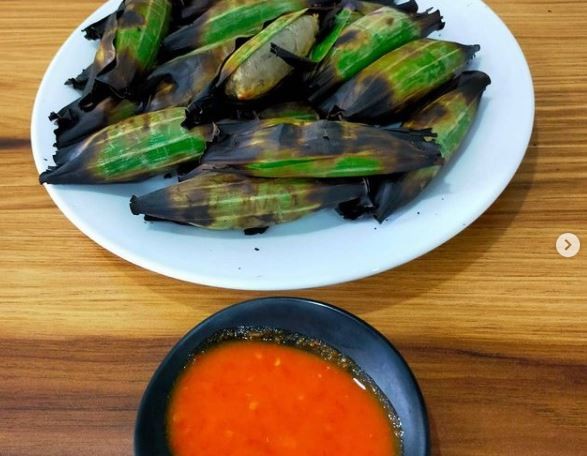 Makanan khas Muntok Bangka Barat salah satunya dalah otak-otak ikan. (Foto: Instagram)
