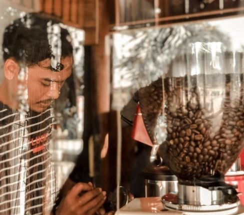 Gampong Coffe salah satu tempat nongkrong di Meulaboh, Aceh yang paling ramai dikunjungi. (Foto: Instagram)