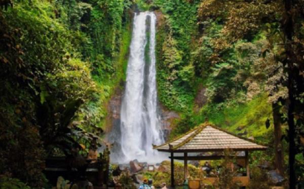 Gitgit waterfall Gitgit waterfall (Foto: Instagram @jithmi_al)