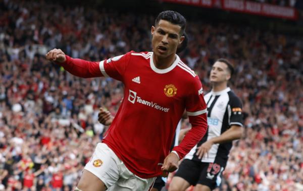 Cristiano Ronaldo Cristiano Ronaldo menggila di laga debutnya bersama Manchester United (MU). Dia menyumbang dua gol dan membawa timnya menang 4-1 atas Newcastle United. (Foto: REUTERS/Phil Noble)
