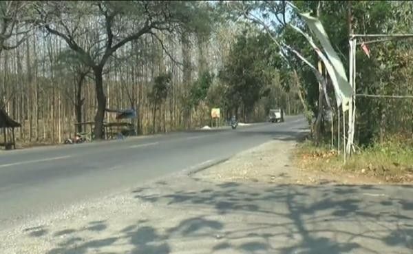 Di perempatan Alas Jati Peteng ini sering terjadi kecelakaan. (Foto: iNews.id/Pipiet Wibawanto).