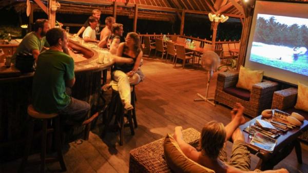 Rekomendasi tempat nongkrong di Mentawai Sumatera Rekomendasi tempat nongkrong di Mentawai Sumatera Barat, WavePark Bar and Restaurant di Mentawai (wavepark.com)