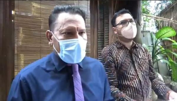 Wayan Suardana melaporkan tiga hakim di PN Gianyar atas dugaan pelanggaran kode etik di persidangan. (Foto: iNews/Aris Wiyanto)