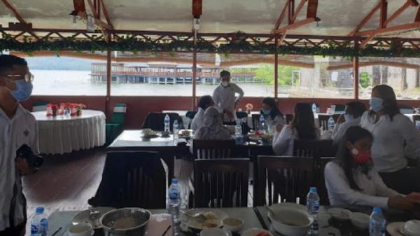 Lateri Beach Resto di Teluk Ambon. (Foto: Istimewa).