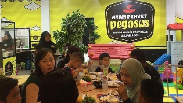 Ayam Penyet Pegassus Pontianak. (Foto: Instagram)