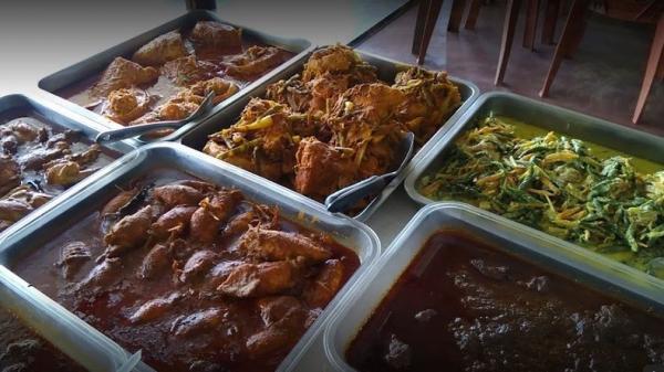 Menu di Rumah Makan Islam Sederhana Adiankoting Sumatera Utara (Foto: Picasa/Ishaktongtong)