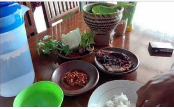 Rumah Makan Sari Bunga Betung memiliki banyak menu pilihan. (Foto: FB RM Sari Bunga)