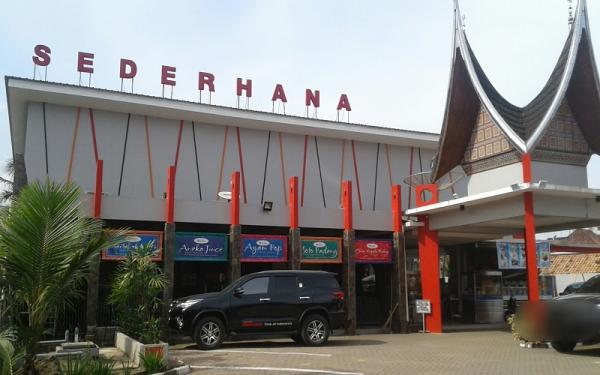 Restoran Sederhana berada tepat di pertigaan arah Sekayu, Musi Banyasin. (Foto: Dok/Restoran Sederhana Betung)