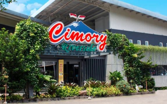 Cimory Riverside salah satu rekomendasi tempat wisata di Rancamaya Bogor untuk berlibur bareng keluarga. (Foto: Instagram)
