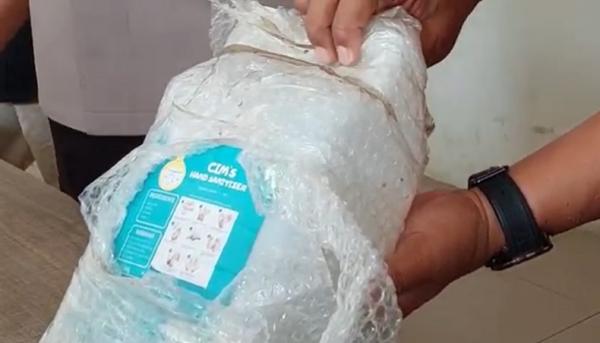 Hand sanitizer yang menewaskan lima anak punk di Berau, Kalimantan Timur. (Foto: iNews/Maskaryadianysah)