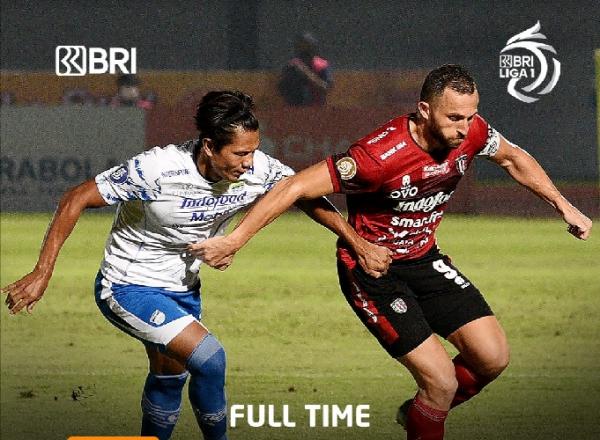 Bali United imbang Persib Duel Bali United vs Persib Bandung berakhir tanpa pemenang. Bali yang bermain 10 orang mampu menahan imbang Persib 2-2. (foto: Twitter/BRI Liga 1).