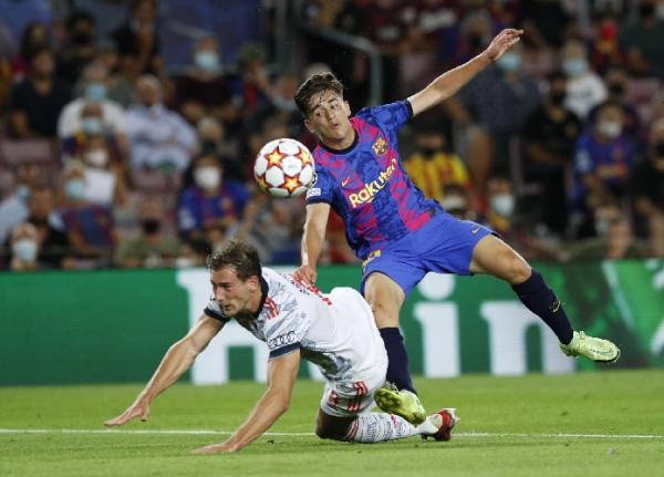 Kini Barcelona banyak dihiasi pemain-pemain muda setelah ditinggal Messi. Pemain muda itu salah satunya Pablo Gavi. (foto: REUTERS).