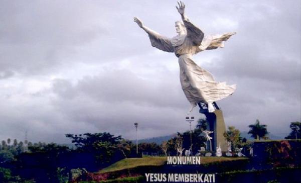 Tempat wisata di Manado, Sulawesi Utara salah satunya Patung Yesus Memberkati. (Foto: Ist)