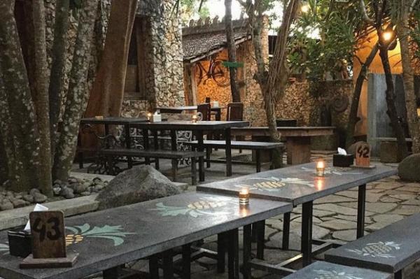 Waroeng Pohon berada Jalan Parangtritis KM 6 No 217, Glondong, Panggungharjo, Sewon, Bantul. (Foto : Instagram)