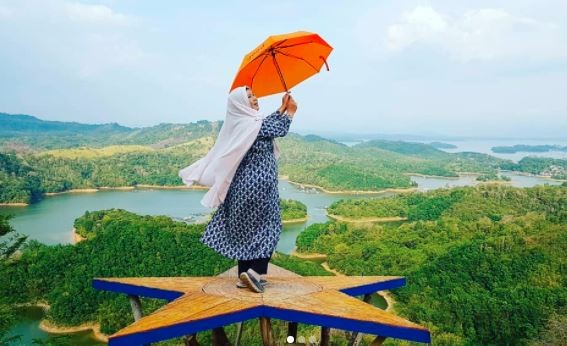 Bukit Matang Kalang salah satu tempat menarik di Banjarmasin Kalimantan Selatan. (Foto: Instagram)