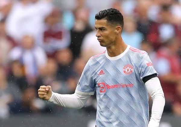 Cristianor Ronaldo cetak gol ke gawang West Ham Striker Manchester United, Cristiano Ronaldo tampak gembira seusai mencetak gol ke gawang West Ham United dalam laga Liga Inggris 2021/2022 di Stadion London, Minggu (19/9/2021). (Foto: REUTERS/David Klein)