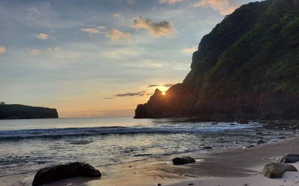 Tempat Menarik di Sumbawa NTB, Pantai Lawar (Foto: Instagram/ shiningshumi)