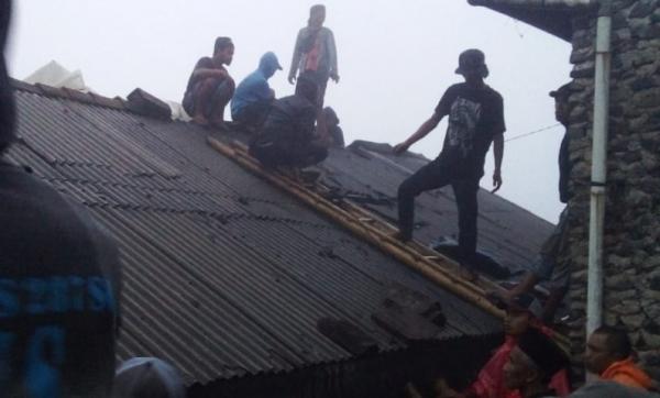 Angin Kencang Terjang Dusun Marongan Magelang, 3 Rumah Warga Rusak