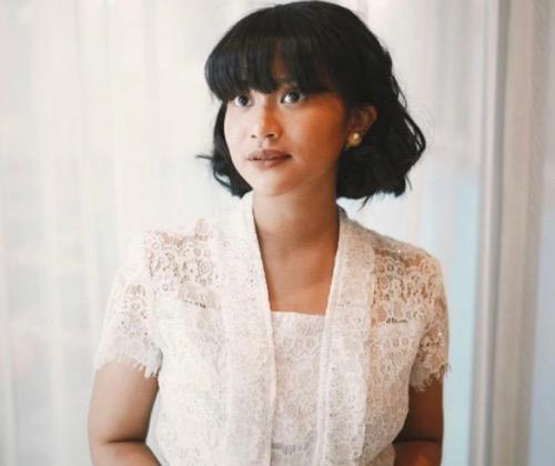 Siti Adira Kania 2 Siti Adira Kania dalam balutan kebaya.