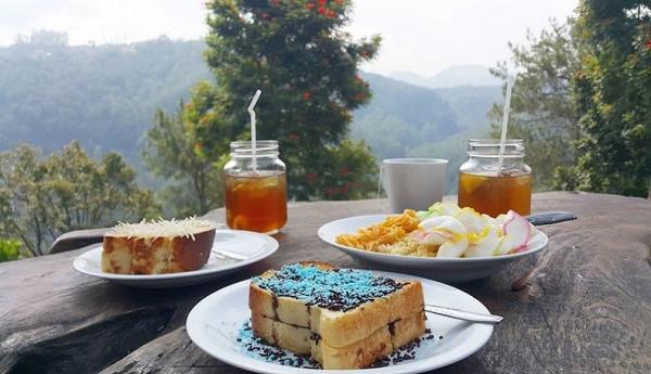 Kafe di Bukit Pakar Timur, Kota Bandung,ini membuat pemandangan yang disuguhkan begitu indah. (Foto: Isntagram/@Kris_liee) 