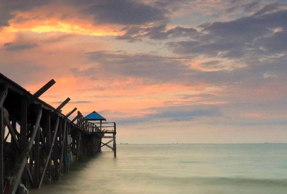 Pantai AURI Sepinggan layak dikunjungi saat berada di Balikpapan. (Foto: Instagram)