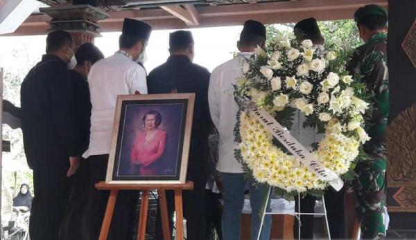 Jenazah Mertua SBY Dimakamkan di Samping Sarwo Edhie Wibowo